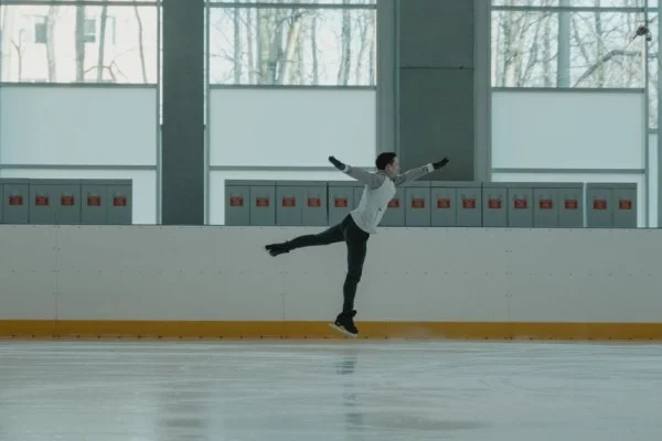 male figure skater jump